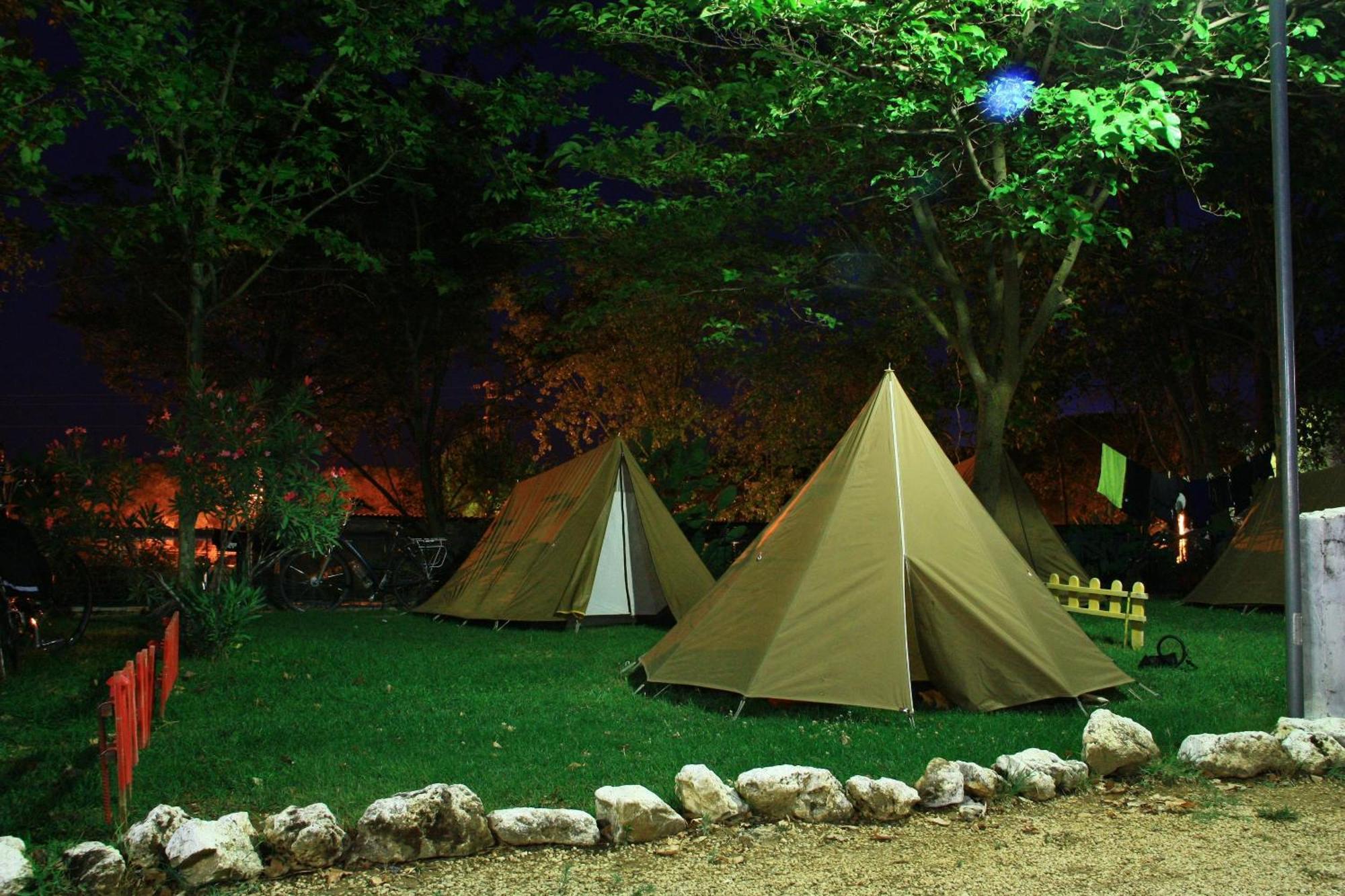 Camping Sierra De Las Nieves Yunquera Extérieur photo