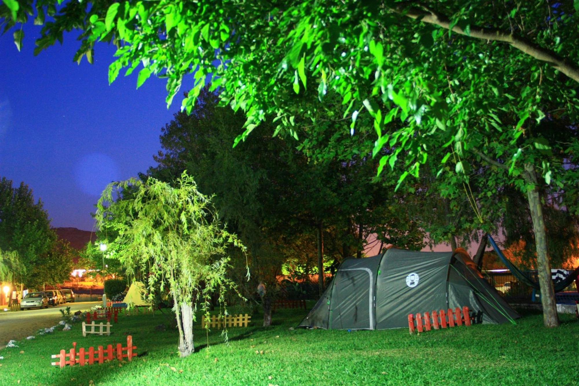 Camping Sierra De Las Nieves Yunquera Extérieur photo